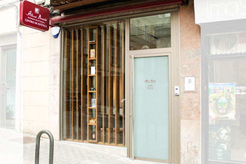 escaparate de comercio en aluminio en irun