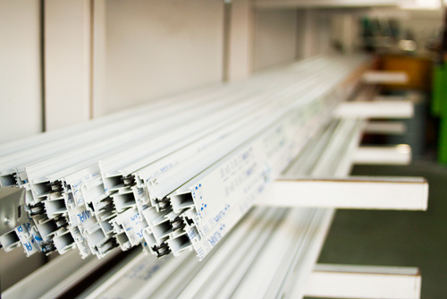 perfilería para ventanas en el taller de irun